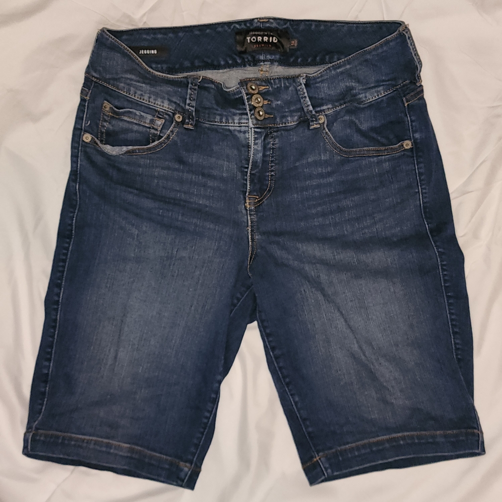Torrid Jegging Bermuda Shorts Size 14